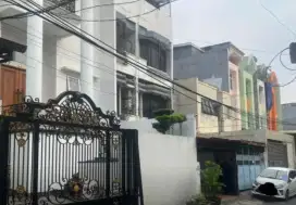 Dijual Rumah Pasar Baru