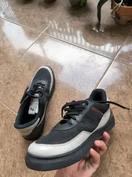 Sepatu Pria Republic