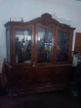 Lemari hias jati antik