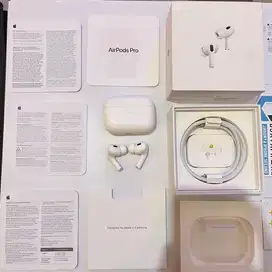 AirPods Pro (2nd generation) with MagSafe Charging Case (USB-C)