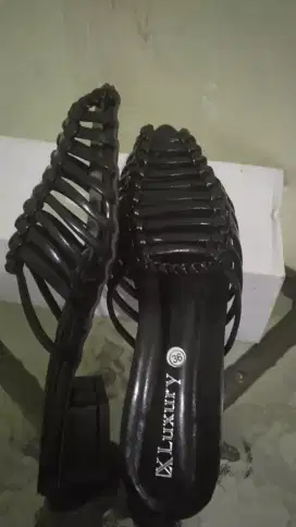 Sepatu wanita cantik