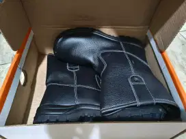 Sepatu safety crusher ukuran 7