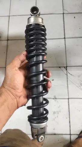 Shock belakang vario 125