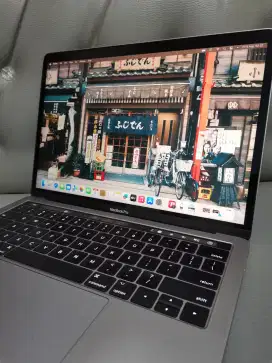 Macbook Pro 2017 Touchbar i7 Intel Iris