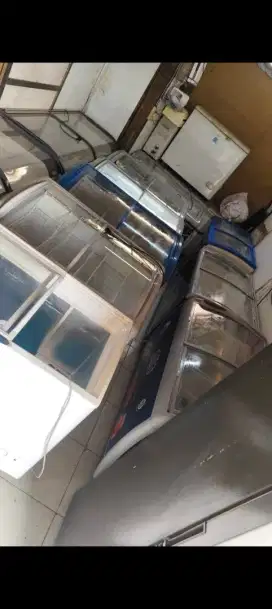 Freezer kaca L beda beda