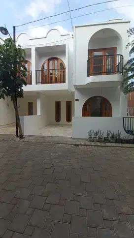Rumah Villa private pool siap huni dekat Bns