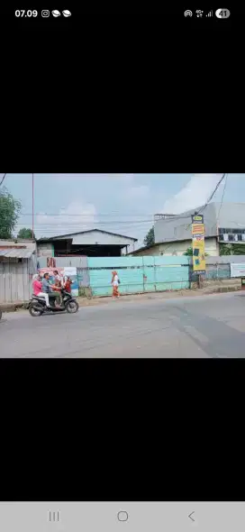Di kontrkin gudang di jln raya utama