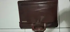 Tas kulit merek Samsonite