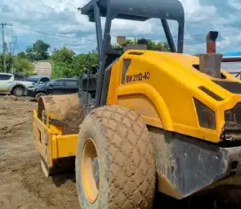 Vibro Bomag BW 211D-40 2014 
di Samarinda