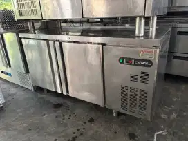 Undercounter chiller crown 2 pintu uk 150x75x85 
Hrg 5,5 jt