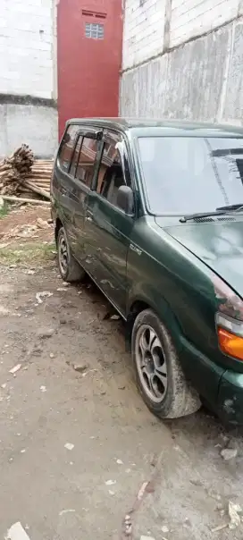 Mobil kijang ssx kapsul tahun 1997