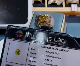 Batu permata sertifikat