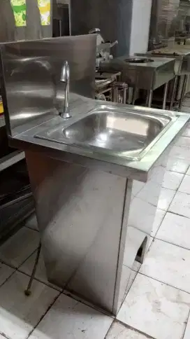 Sink 1 lubang ukuran 60x52x85 ukuran lubang 38x35x15, 
Ready 2 unit