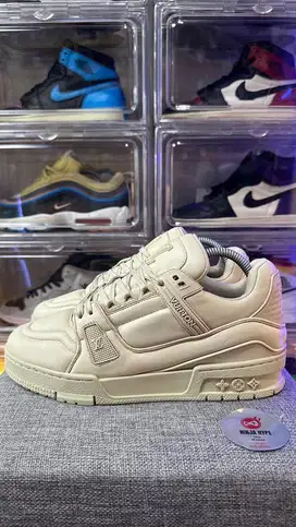 LOUIS VUITTON TRAINER BEIGE GREY