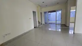 Rumah Hoek 2 Lantai Green Lake City 270m², SHM , Bagus