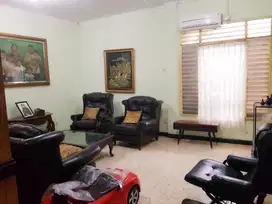 RUMAH PINGGIR JALAN TEBET