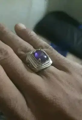 Cincin batu kecubung ungu