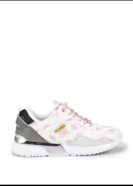 Sepatu wanita Guess