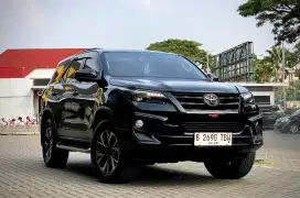 Toyota Fortuner VRZ TRD 4x2 Diesel Matic Triptonic Tahun 2018 Hitam
