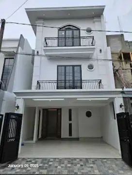 Rumah baru American Classic siap huni di Mega Cinere Depok