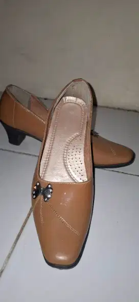 Sepatu wanita awet