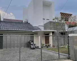 RUMAH SEMI VILLA AREA SEJUK DI KOMPLEK CIGADUNG DEKAT DAGO
