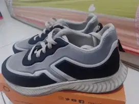 Sepatu Olahraga