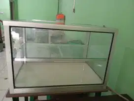 Etalase Kaca Warung