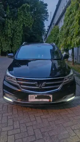 Wuling cortez 1.8 AMT Lux sunroof kapten seat tahun 2018