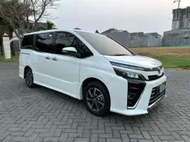 Toyota Voxy 2.0 Matic 2021 Putih Mulus