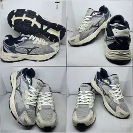 Sepatu MIZUNO Racer S