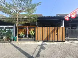 Rumah Second Bagus Dekat ke Ums