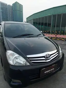 toyota innova v tangan pertama