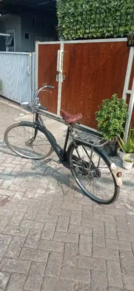 JUAL CEPAT sepeda onthel jadul merk the raleigh kondisi masih ORI