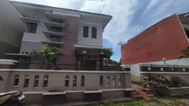 DIJUAL rumah besar dalan perumahan di dalam ringroad ..