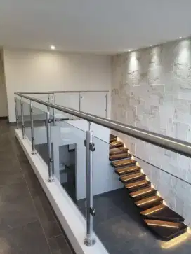Railling balkon kaca tempered / Reling balkon / Reling tangga