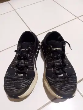 Sepatu pria Under Armour Speed Form Europa