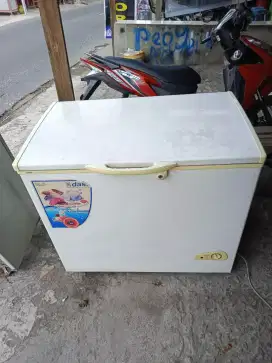Dijual cepat freezer box