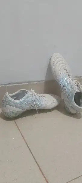 Sepatu mini soccer