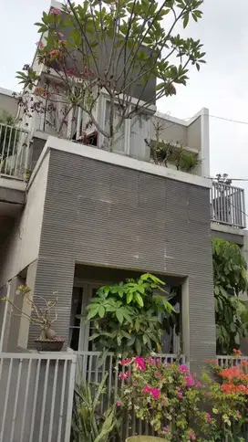 DIJUAL CEPAT RUMAH DI LEMBAH PINUS - PAMULANG