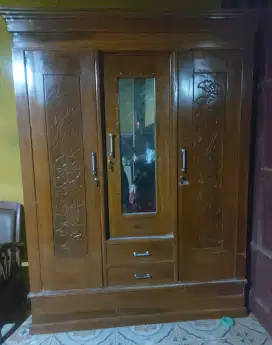 JUAL CEPAT !!! LEMARI PAKAIAN 3 PINTU