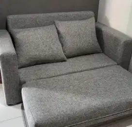 Sofa bed pemakaian pribadi baru 4 bulan. Mulus