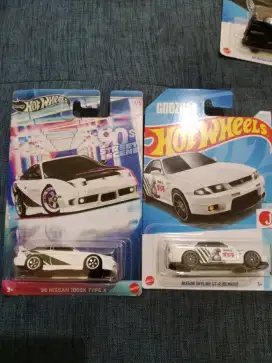 Hotwheels Nissan 180SX dan R33 godzilla