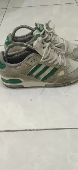 Sepatu Adidas ZX 750