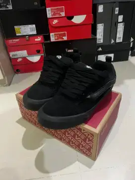 Vans Knu Skool All Triple Black
Sepatu Original 42