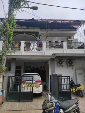 Dijual rumah di tytyan asri 2 lantai bekasi