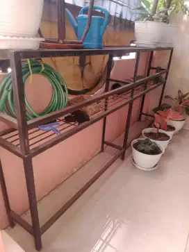Rak bunga dari besi siku
