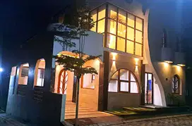 ✨VILLA FULL FURNISHED 2 LANTAI + ROOFTOP – KOTA BATU