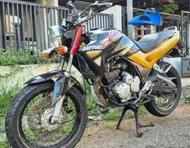 Scorpio Z CW 2008 Hitam