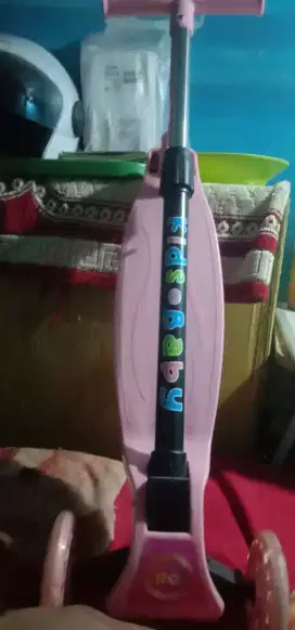 Skuter anak perempuan